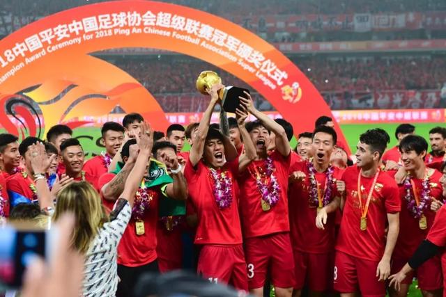 斯卢茨基：阿苏埃能出战上海德比 体能影响几乎可以忽略不计