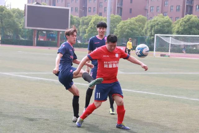费记：詹姆斯与迈尔斯甘西等76人管理层的关系与尊重是关键因素